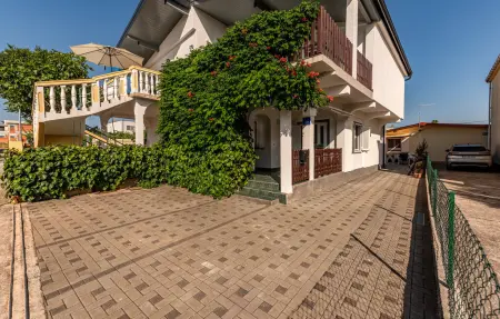 Location Maison à Vrsi 8 personnes