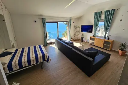 Location Maison à Omis 8 personnes