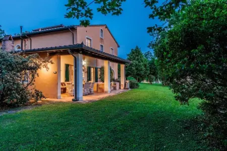 Location Villa à Orentano 8 personnes