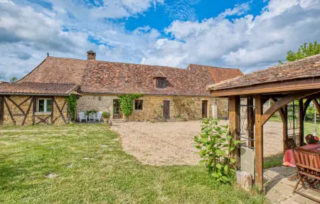 Location Maison à Lacropte 9 personnes