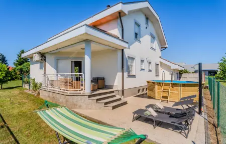 Location Maison à Hrvatski Leskovac 4 personnes