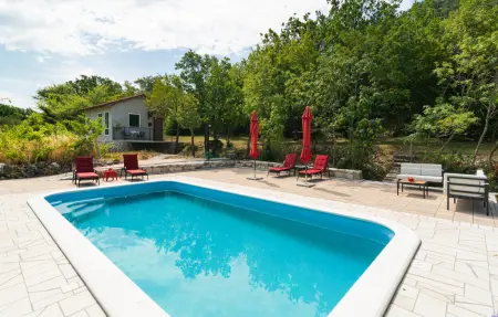 Location Maison à Omis 4 personnes