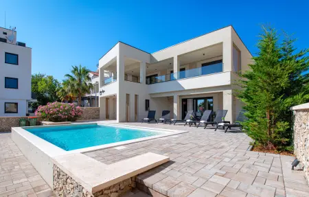 Location Maison à Srima 8 personnes