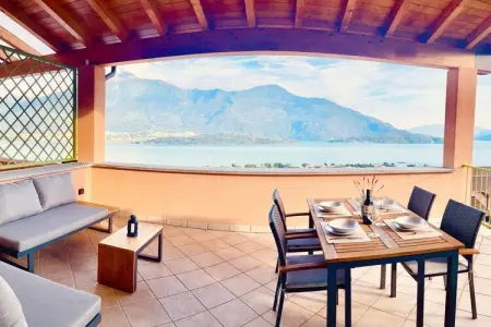 Location Maison à VERCANA (COMO) 5 personnes