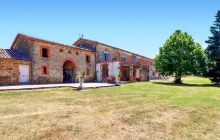 Location Maison à Montredon Labessonnié 10 personnes