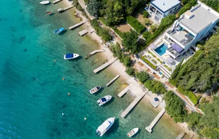 Location Maison à Smrika 8 personnes