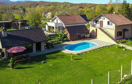 Location Maison à Slatinski Drenovac 8 personnes