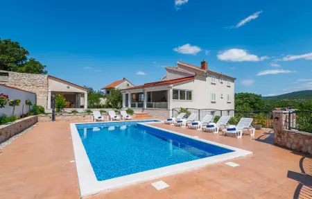 Location Maison à Cvrljevo 9 personnes