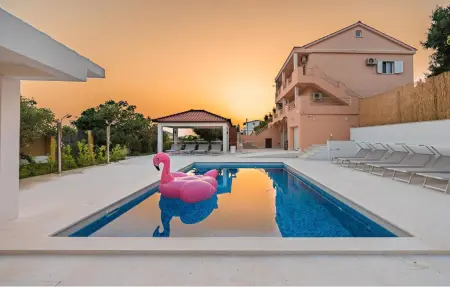 Location Maison à Razanac 10 personnes