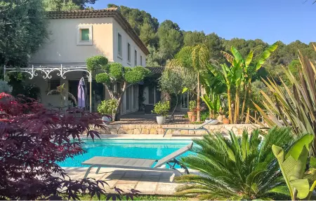 Location Maison à Speracedes 8 personnes