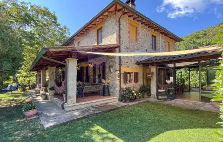 Location Maison à Frazione Mercatello 12 personnes