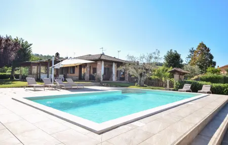 Location Maison à Todi 8 personnes