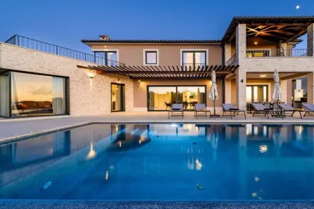 Location Villa à Bajkini 8 personnes