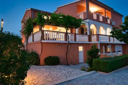 Location Maison à Visocane 9 personnes