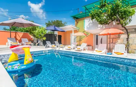 Location Maison à Tinjan 8 personnes