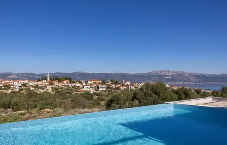 Location Maison à Slatine 18 personnes