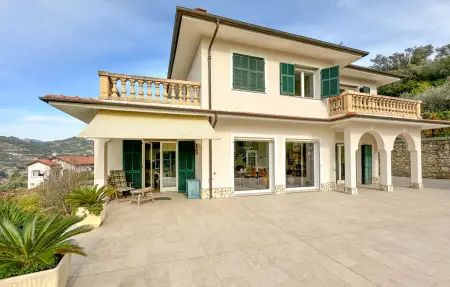 Location Maison à Vallecrosia 5 personnes