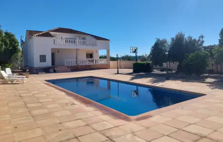 Location Maison à Pedralba 12 personnes