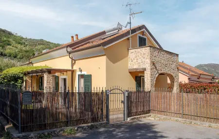 Location Maison à Cisano sul Neva 6 personnes