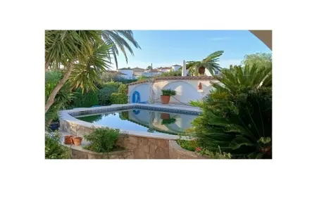 Location Villa à Roses 6 personnes