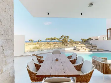 Location Maison à Paralimni 8 personnes