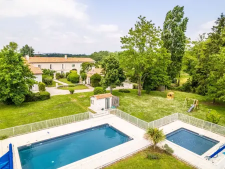 Location Maison à Ronsenac 28 personnes