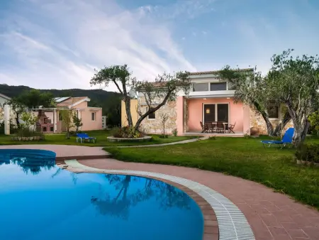 Location Maison à Aghios Mattheos 4 personnes