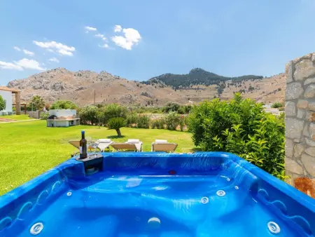 Location Maison à Archangelos 9 personnes