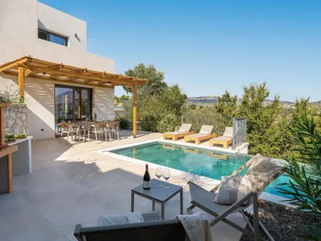 Location Maison à Archangelos 8 personnes