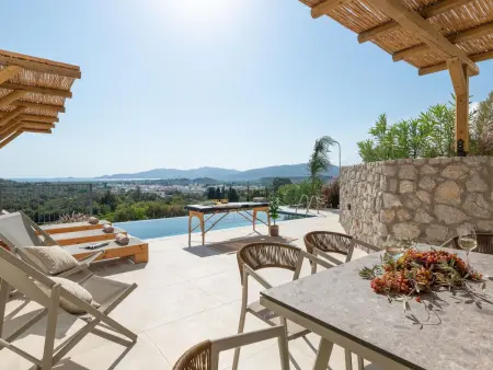 Location Maison à Archangelos 8 personnes