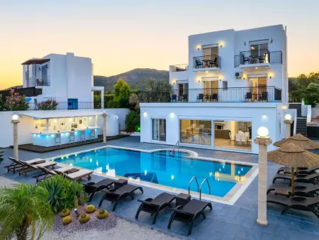 Location Maison à Gennadi 10 personnes