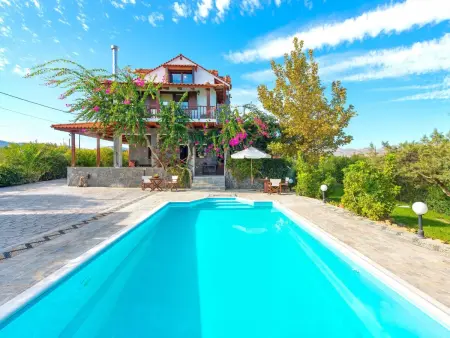 Location Maison à Gennadi 10 personnes