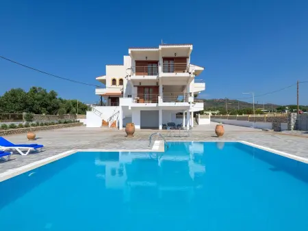 Location Maison à Gennadi 8 personnes