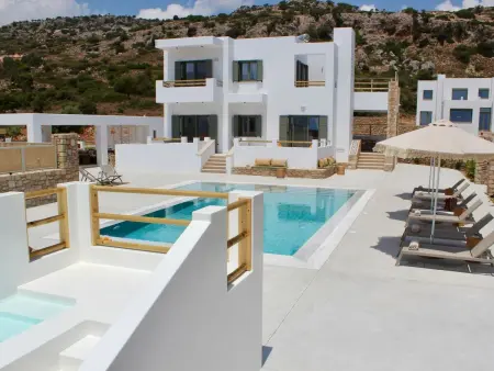 Location Maison à Kolympia 8 personnes