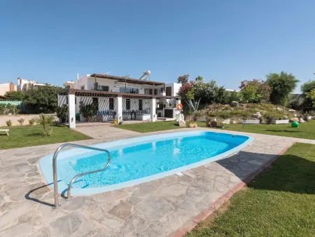 Location Maison à Kolympia 9 personnes