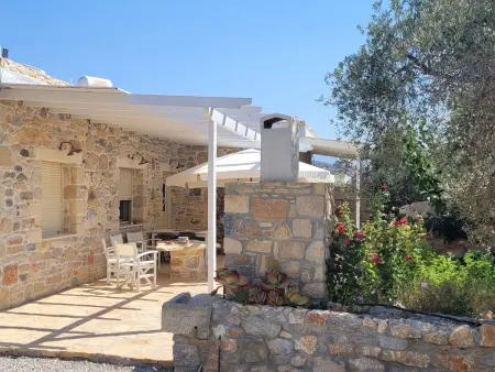 Location Maison à Matala 4 personnes
