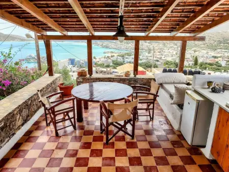 Location Maison à Plaka 4 personnes