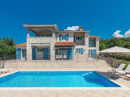 Location Maison à Fabci 8 personnes