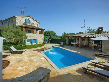 Location Maison à Dracevac 7 personnes