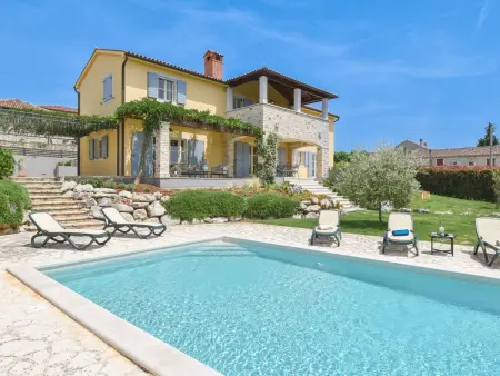 Location Maison à Dracevac 8 personnes