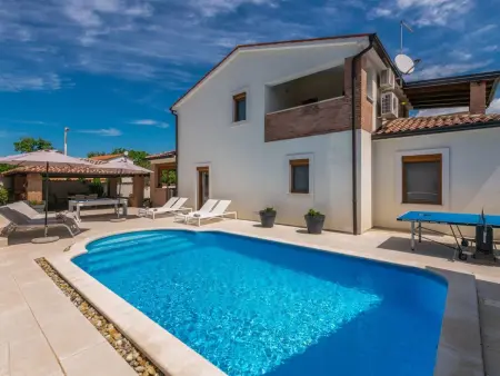 Location Maison à Dracevac 8 personnes