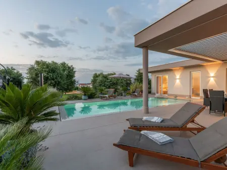 Location Maison à Dracevac 4 personnes