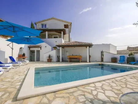 Location Maison à Dracevac 7 personnes