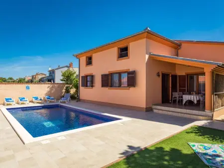 Location Maison à Bokordici 8 personnes