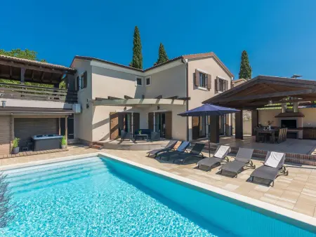 Location Maison à Bokordici 12 personnes