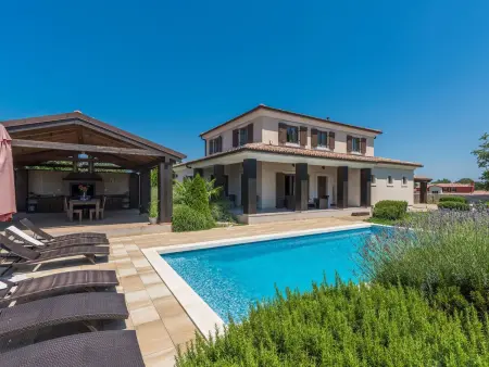 Location Maison à Bokordici 12 personnes