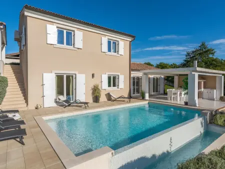 Location Maison à Bokordici 11 personnes