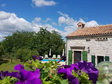 Location Maison à Barban 8 personnes