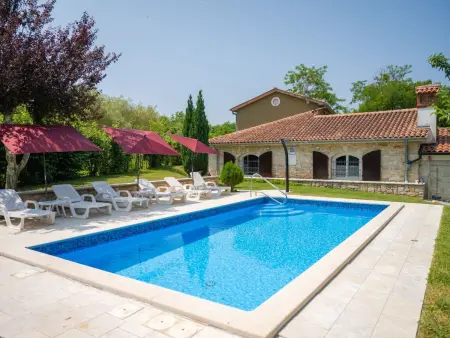 Location Maison à Nedescina 8 personnes