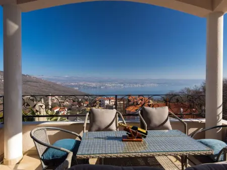 Location Maison à Lovran 9 personnes